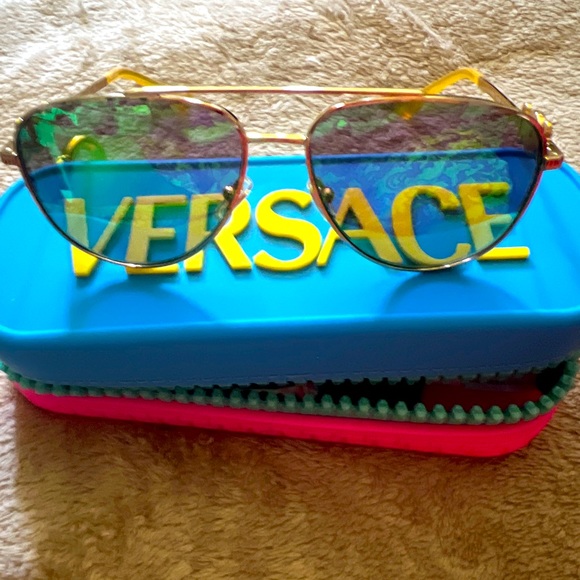 Super cute Versace Aviator sunglasses with rubber case NWOT - Picture 5 of 14
